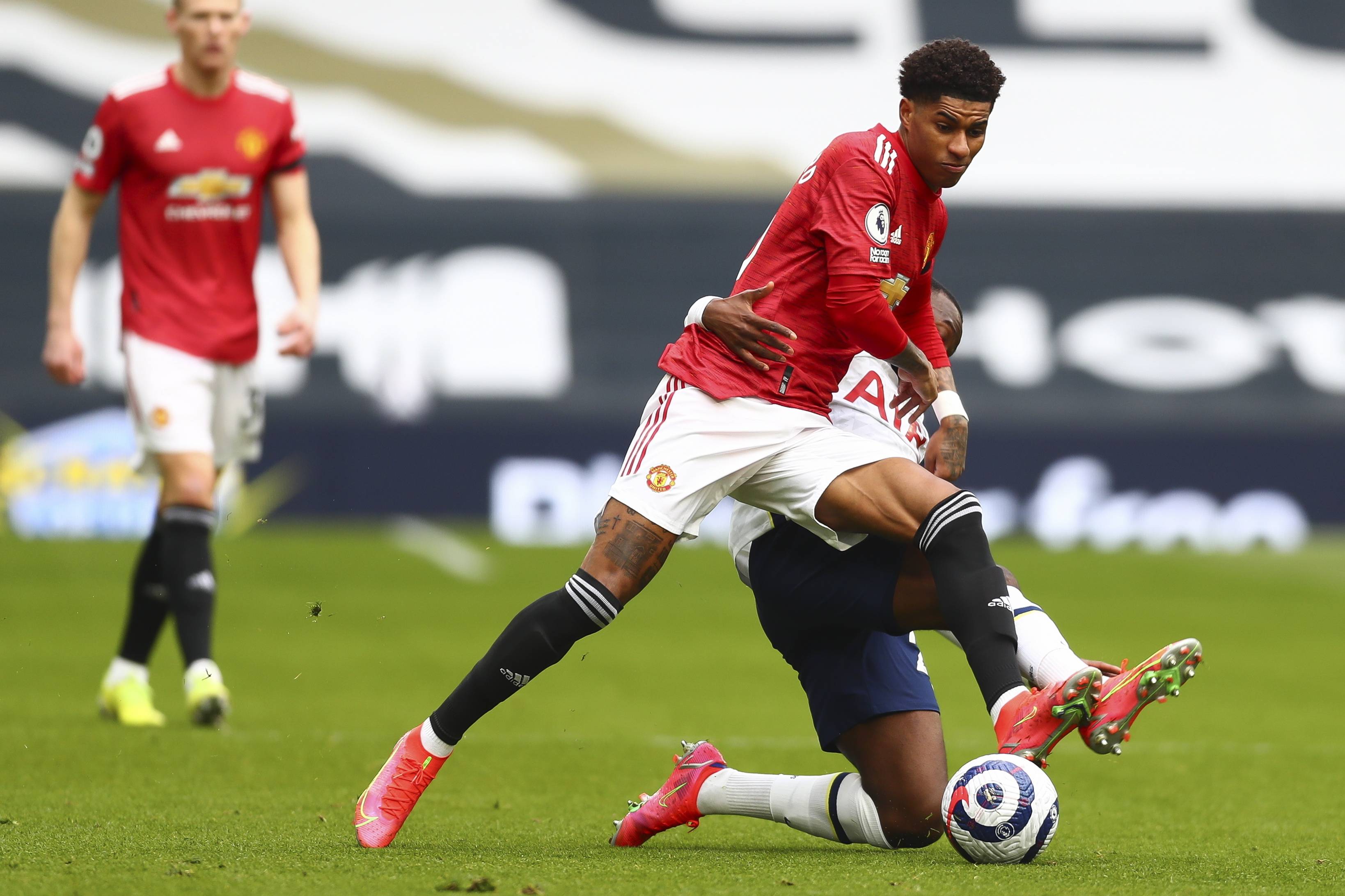 它让我们看 它让我们看